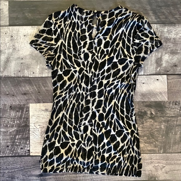 BOGO 💚 Leopard Print Keyhole Blouse - Picture 4 of 7